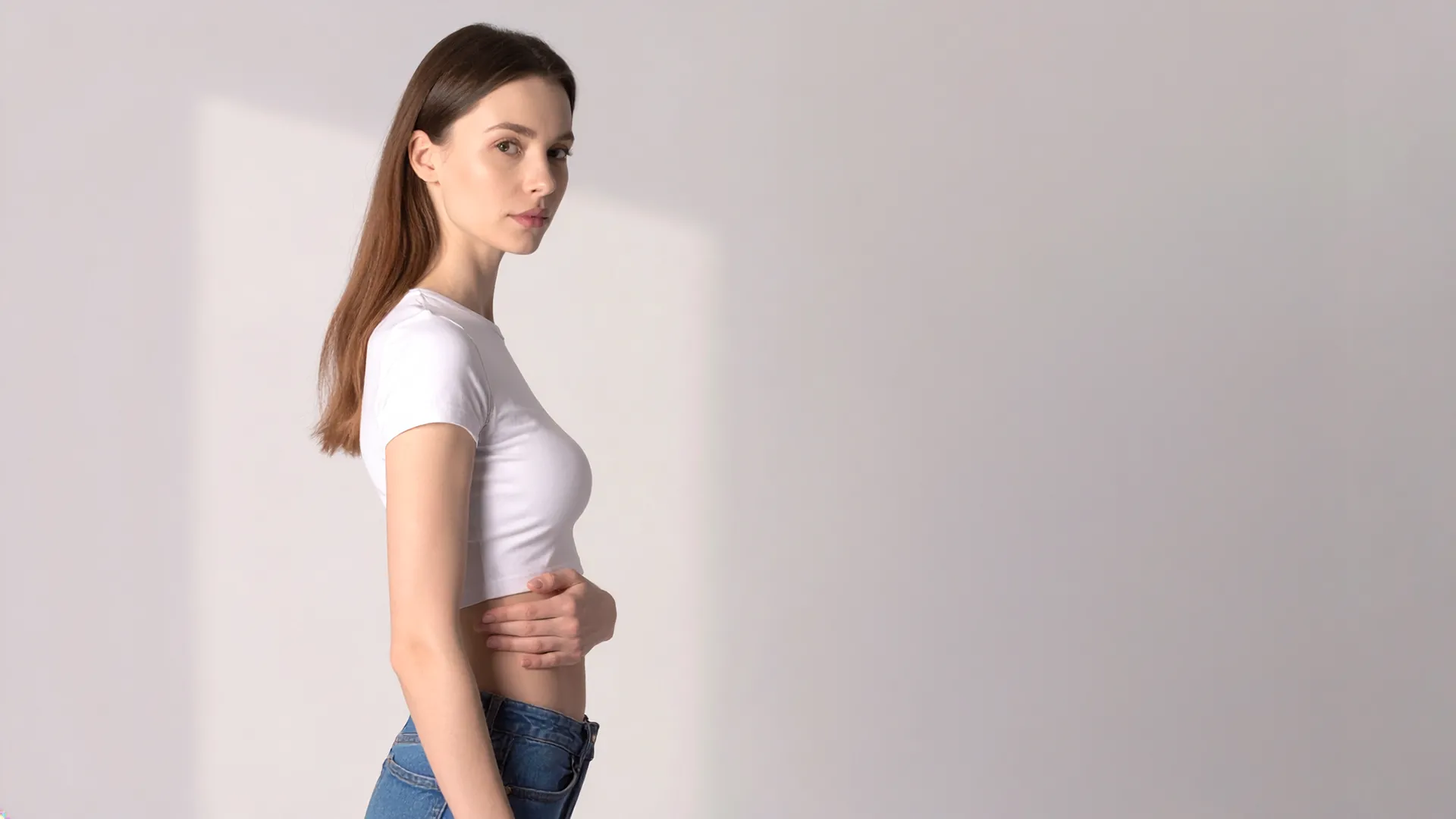 Sieviete 1. grūtniecības nedēļā sānu pozā