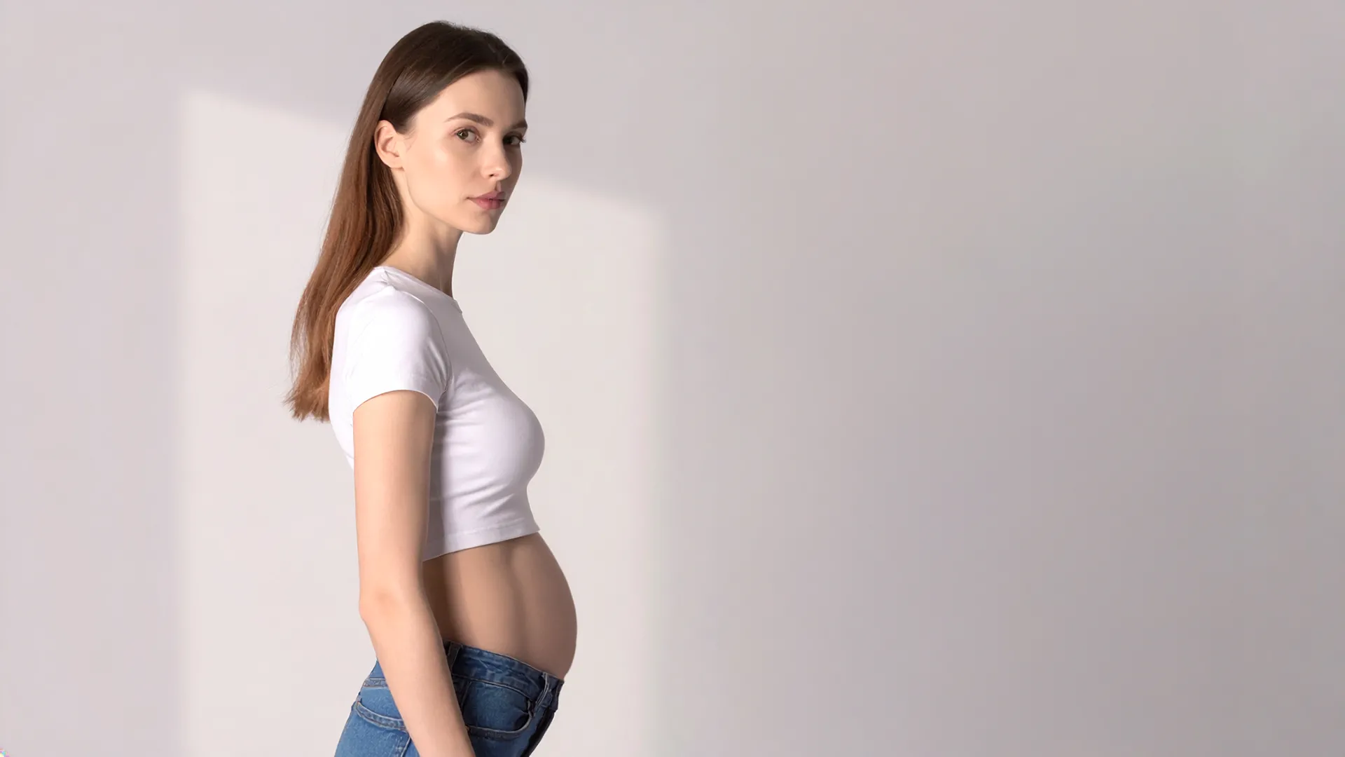 Grūtniece 11. grūtniecības nedēļā sānu pozā