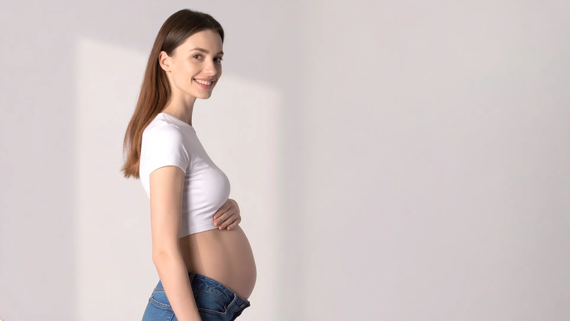 Grūtniece 13. grūtniecības nedēļā sānu pozā