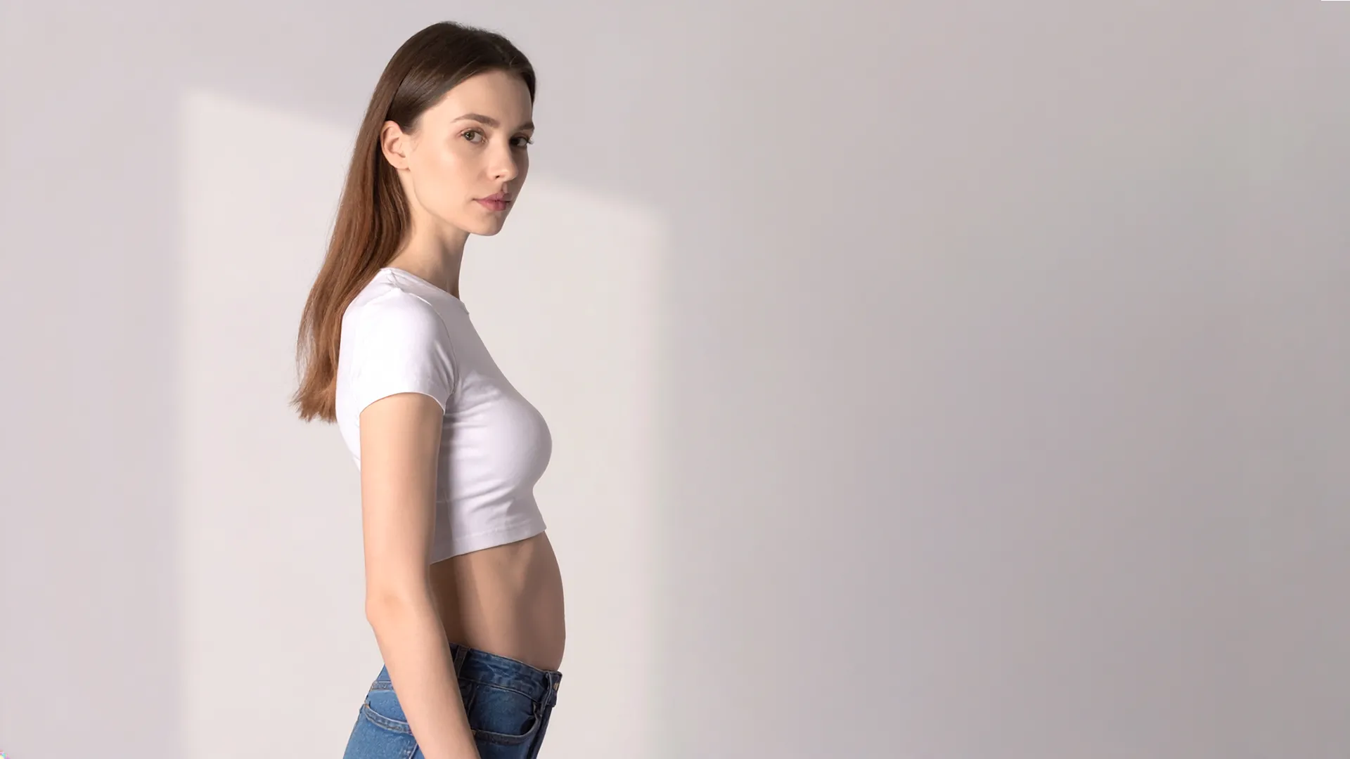 Grūtniece 5. grūtniecības nedēļā sānu pozā