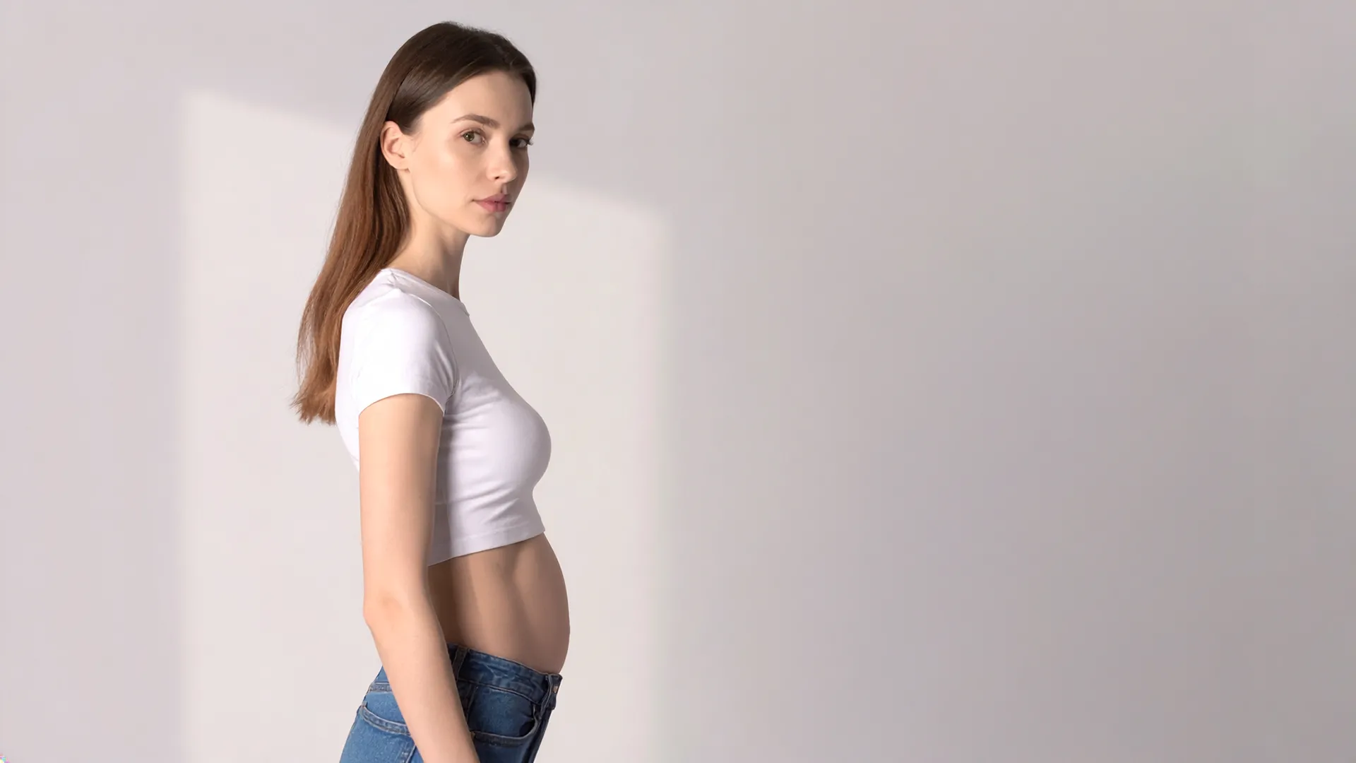 Grūtniece 9. grūtniecības nedēļā sānu pozā