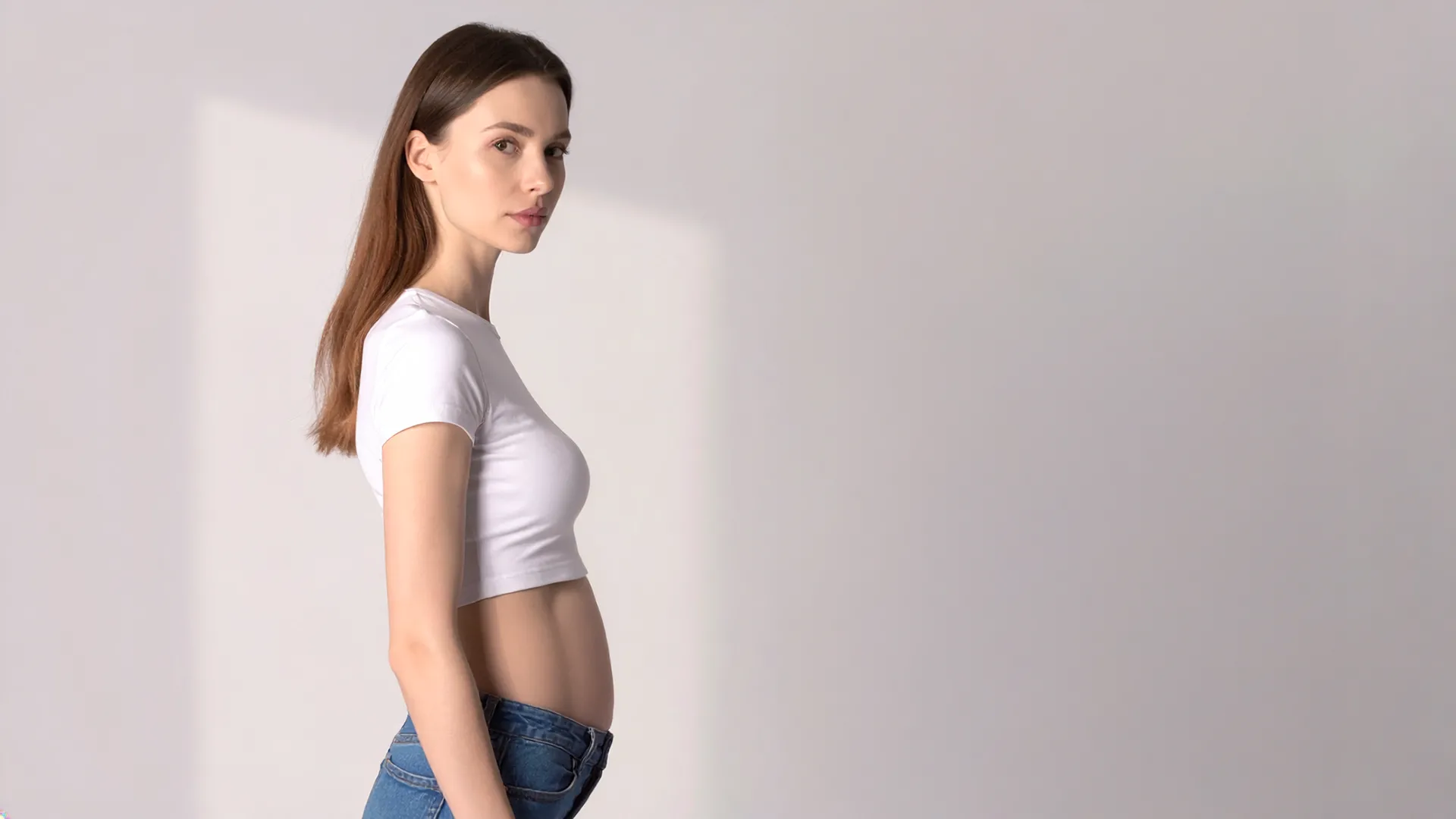 Grūtniece 9. grūtniecības nedēļā sānu pozā